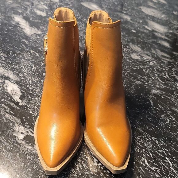 BRAND NEW FOREVER POINTED TOE PULL-ON STYLE BOOT - Picture 2 of 16
